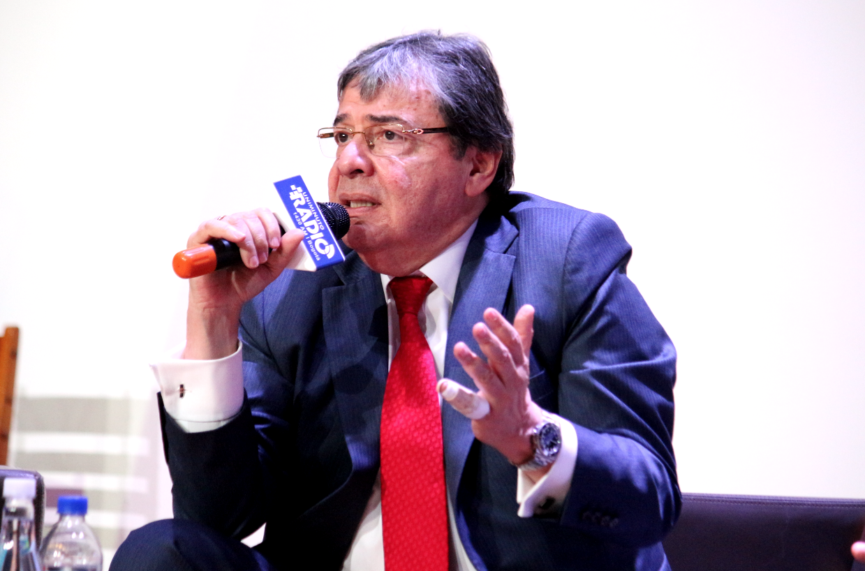 Carlos Holmes Trujillo – 1