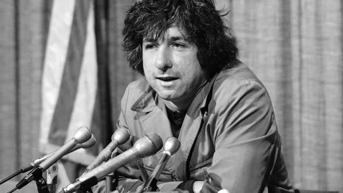 Tom Hayden líder contracultura E.U.