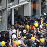 activistas-frente-consejo-legislativo-hong-kong-1561966044745