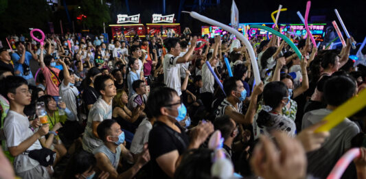 Wuhaneses celebrando en una fiesta. Tomada de Infobae.com