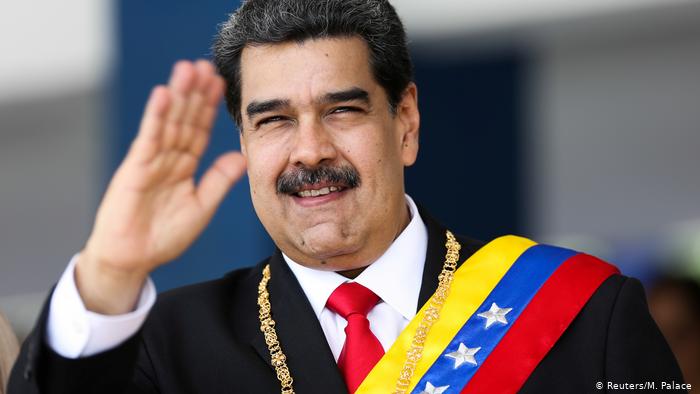 Maduro pide apoyo a la FIFA para el fútbol venezolano en reunión con su presidente