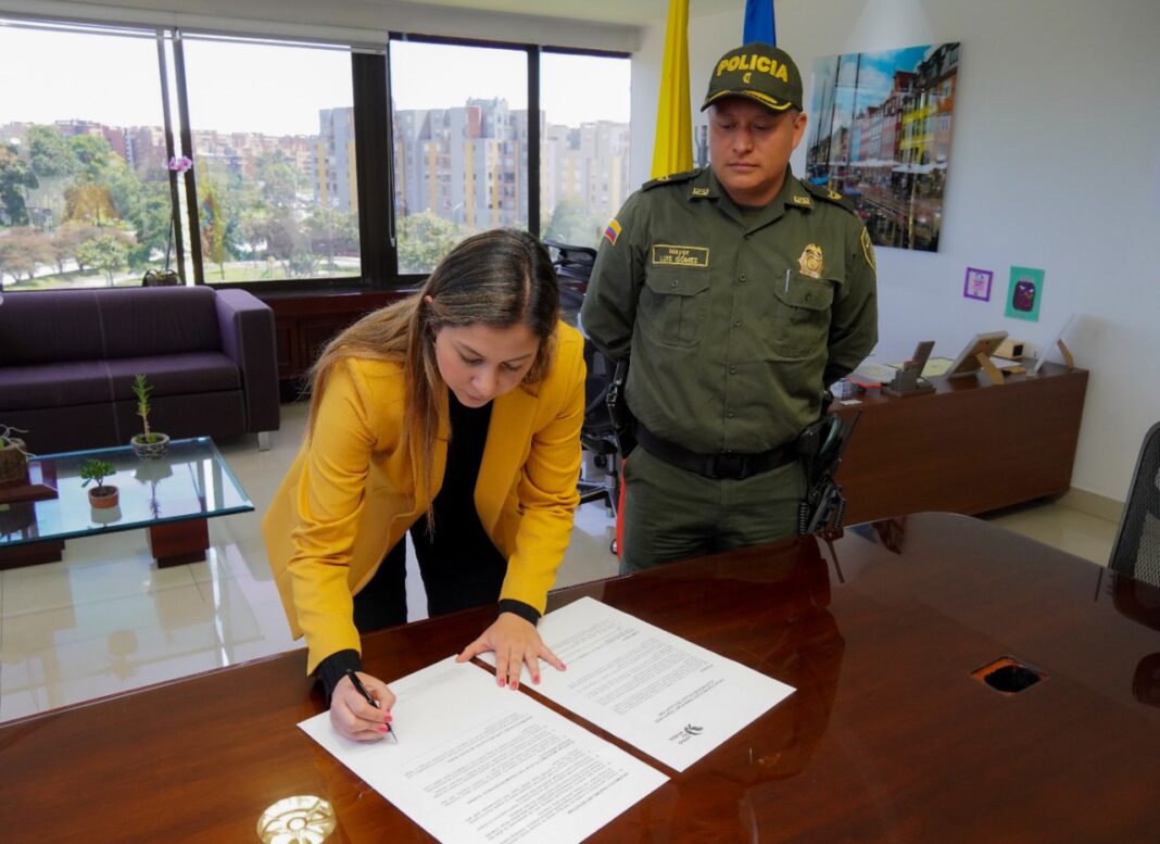 Firma la Declaración del Palacio de Buckingham contra el comercio ilegal de fauna silvestre