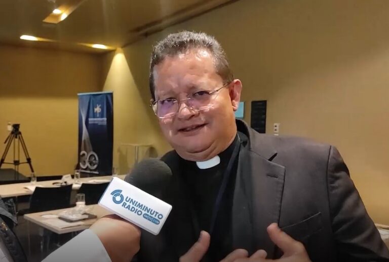“Las universidades de hoy deben llenar a los estudiantes de esperanza”: rector General de UNIMINUTO