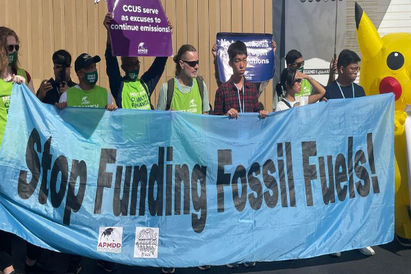 Activistas del clima piden dirigir la inversiones en combustibles fósiles hacia fuentes limpias de energía