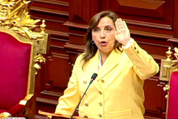 Primera mujer en la presidencia de Perú, después del golpe de Estado de Castillo