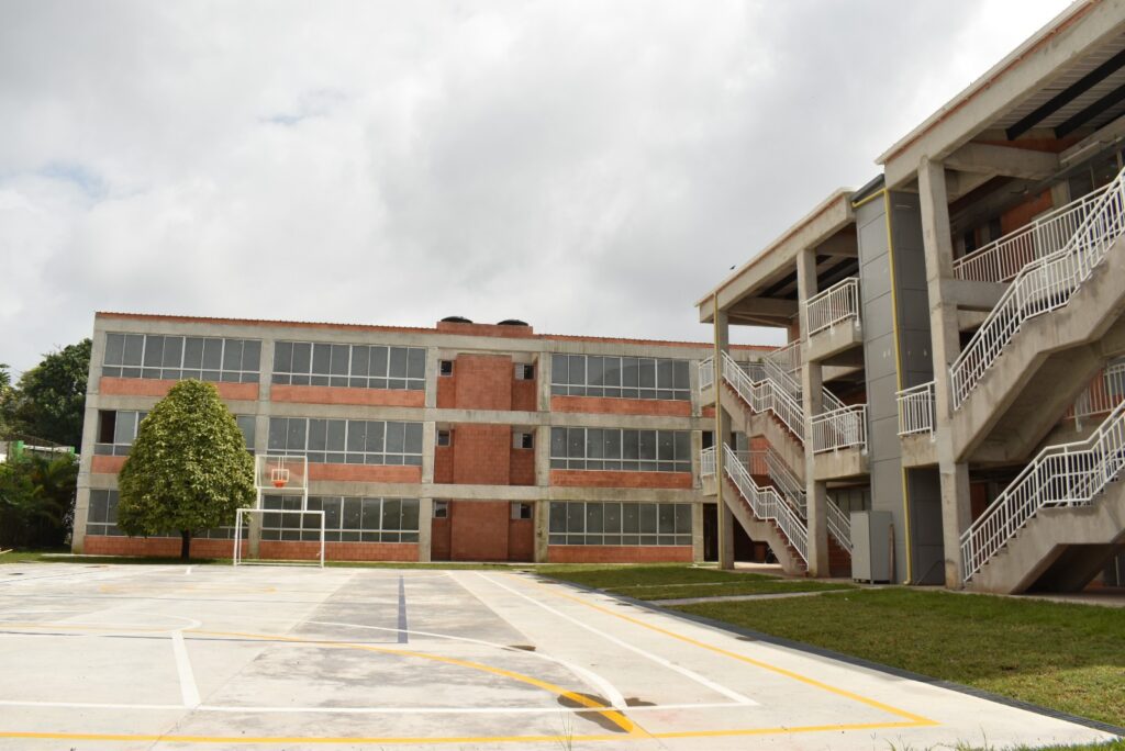 ¡Ya casi finaliza la obra del colegio San José!