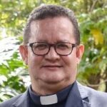 cropped-padre-harold-castilla-devoz.jpg