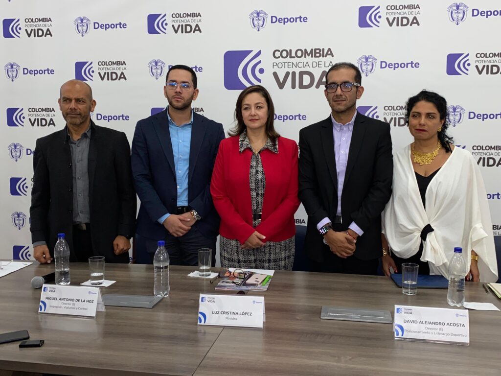 Luz Cristina López, ministra del deporte junto a David Acosta, director posicionamiento de liderazgo deportivo