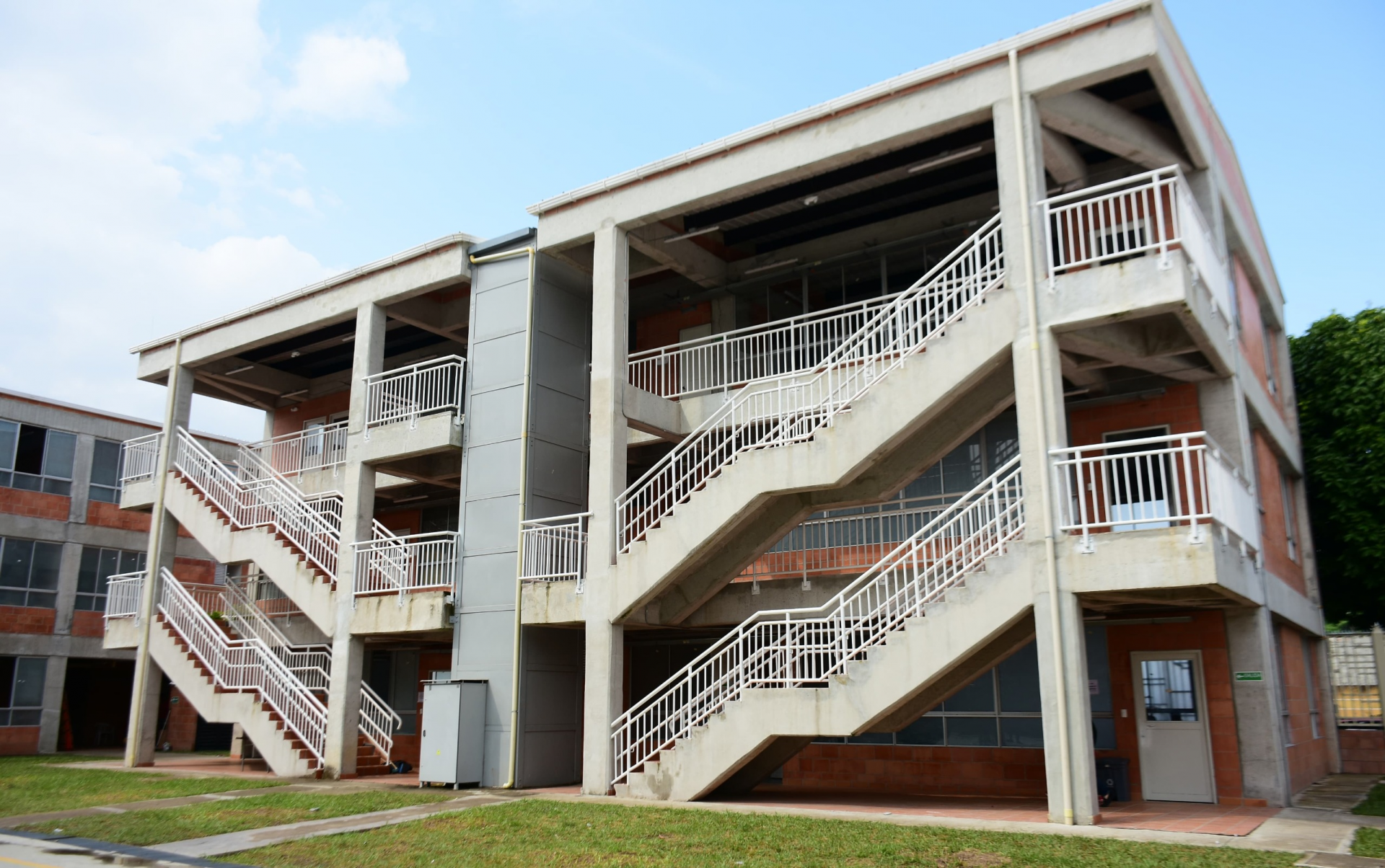 Estudiantes del colegio San José estrenan sus nuevas instalaciones