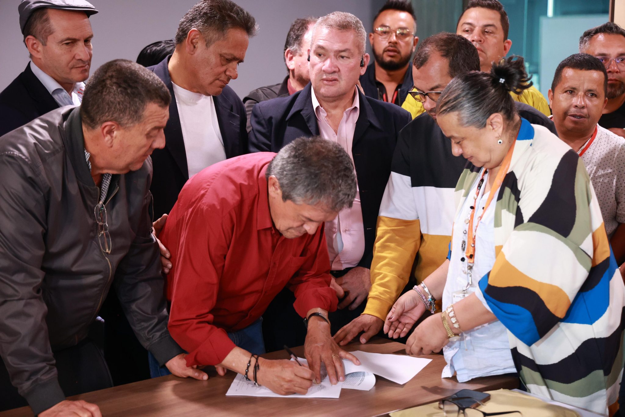 Se levantó el paro camionero: Gobierno y transportadores llegaron a un ...
