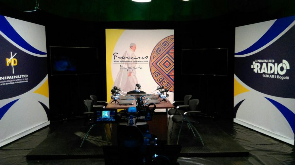 Set de televisión para la transmisión de la visita del Papa Francisco. Año 2017