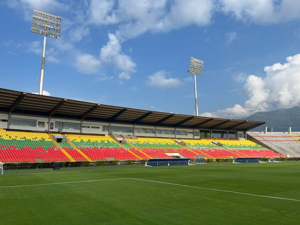 ¡Espectacular! Así luce el gramado del estadio Manuel Murillo Toro para ...