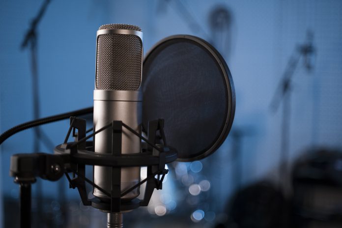cerrar-microfono-profesional-y-filtro-pop